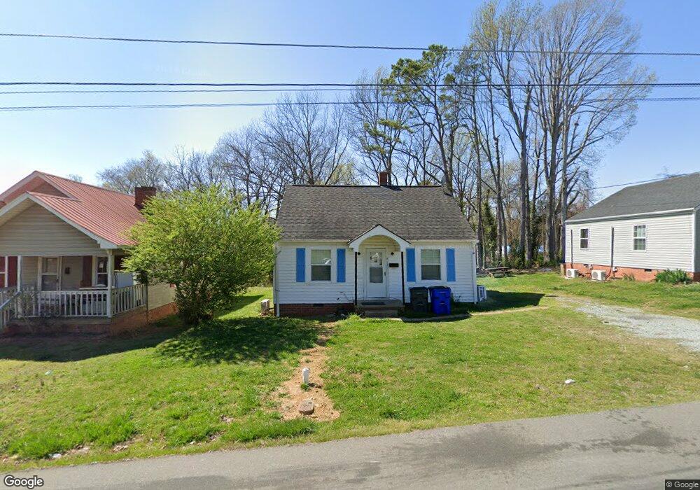 913 N 3rd Ave, Siler City, NC 27344 - photo 1