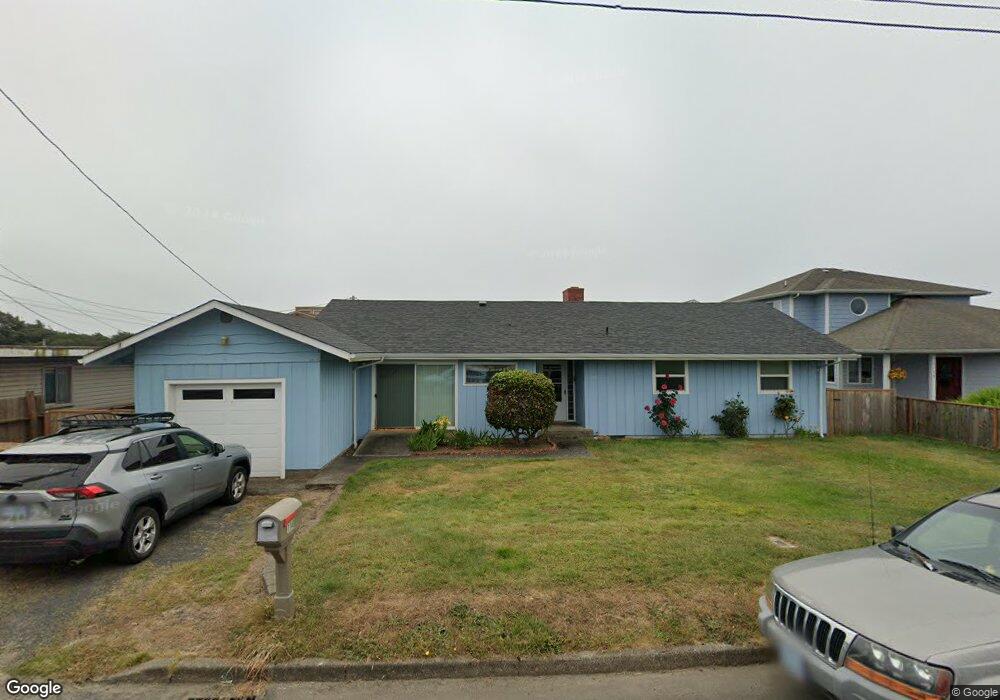 1140 SW Elizabeth St, Newport, OR 97365 - photo 1