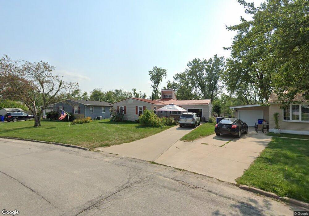 1102 Crestview Dr SE, Cedar Rapids, IA 52403 - photo 1