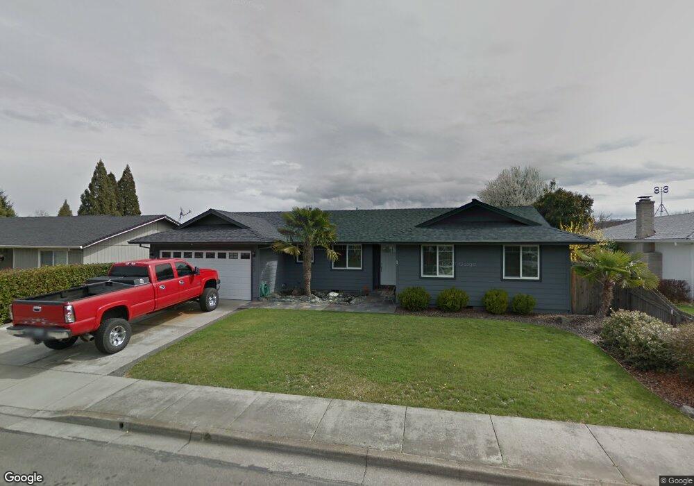 663 Farnsworth Dr, Central Point, OR 97502 - photo 1