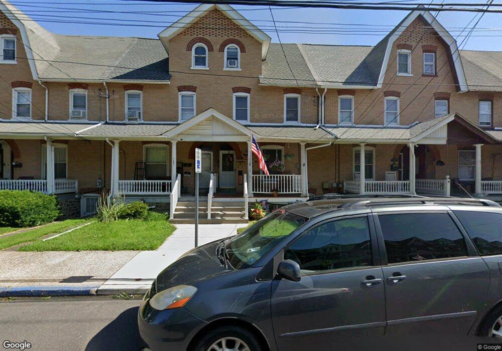 725 Juniper St, Quakertown, PA 18951 - photo 1