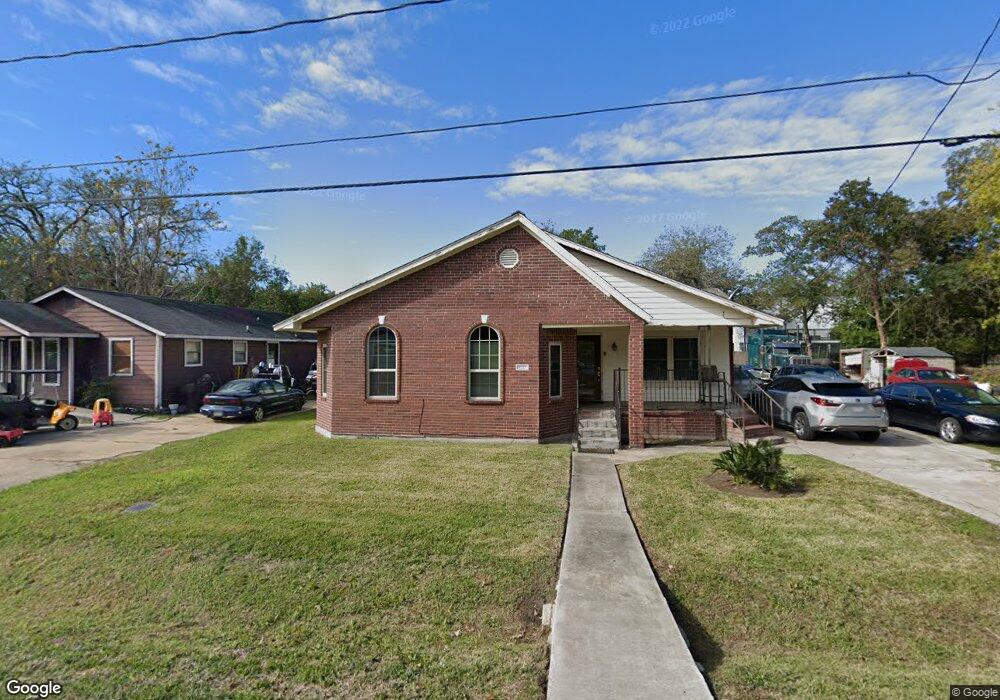 8213 Observatory St, Houston, TX 77088 - photo 1