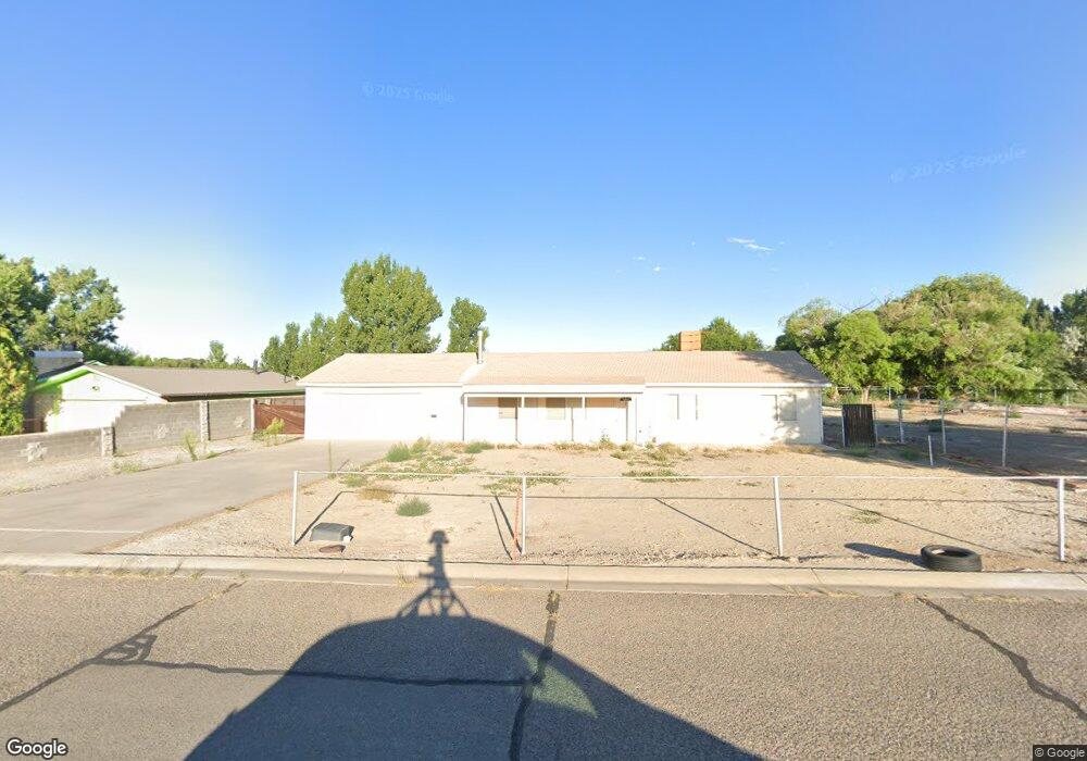 611 N Island St, Bloomfield, NM 87413 - photo 1