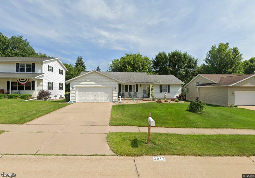 2912 Hillmer Dr SW, Cedar Rapids, IA 52404 - photo 1