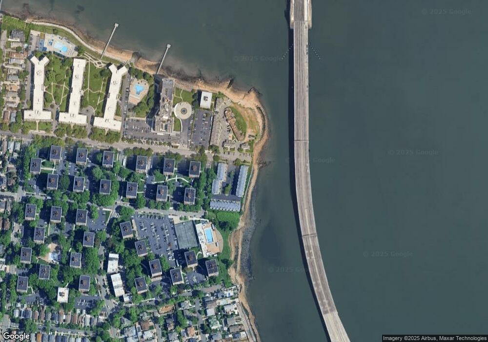 16854 Powells Cove Blvd unit 25, Whitestone, NY 11357 - photo 1