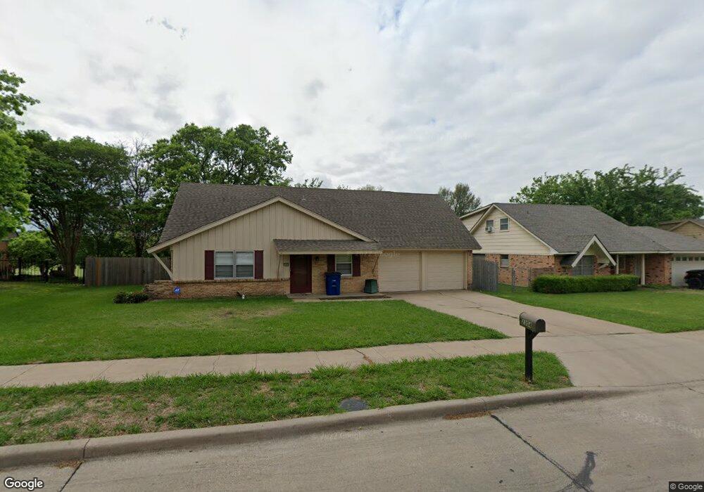 2304 Woodlawn Dr, Ennis, TX 75119 - photo 1