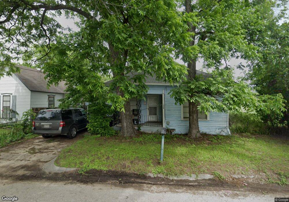 704 N Wilhite St, Cleburne, TX 76031 - photo 1