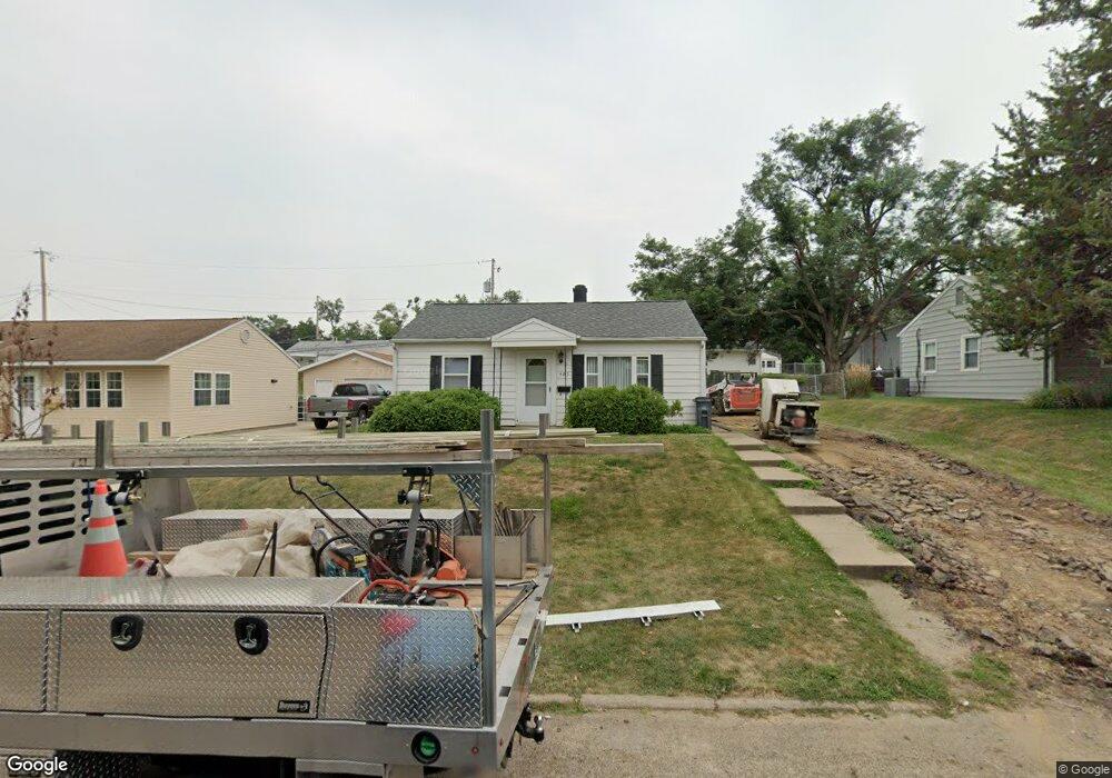 405 Linwood St SW, Cedar Rapids, IA 52404 - photo 1