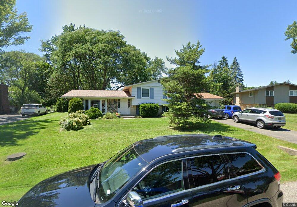 6610 Mellow Wood Ln, West Bloomfield, MI 48322 - photo 1