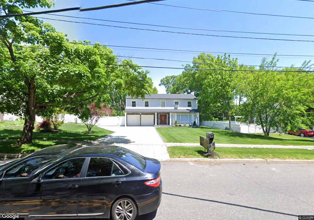 179 New Hwy, ComMacK, NY 11725 - photo 1