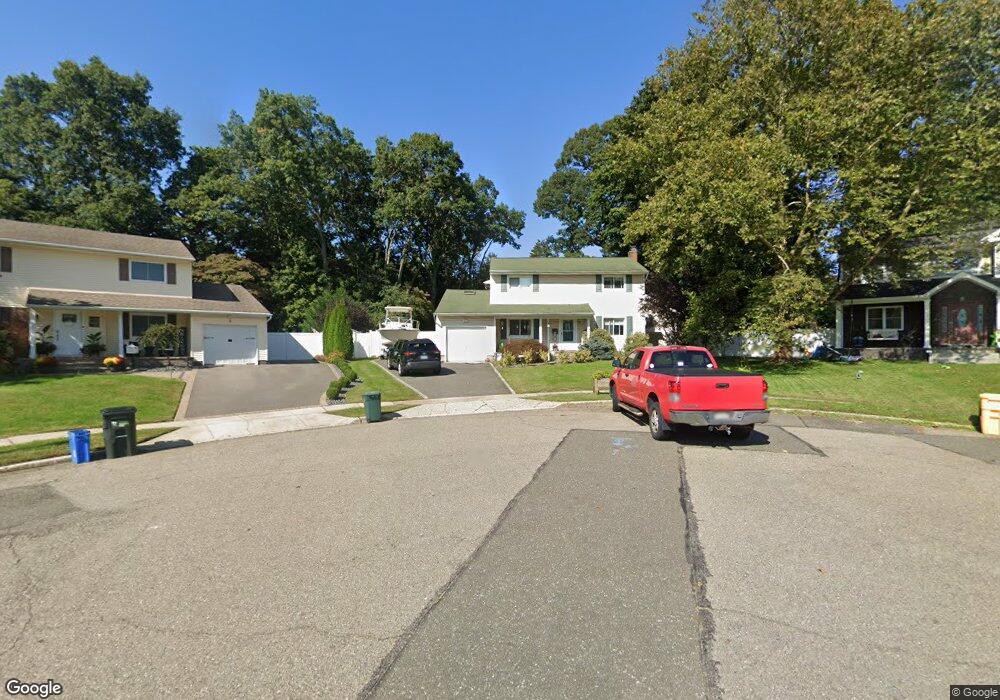 11 Andover Ct, ComMacK, NY 11725 - photo 1