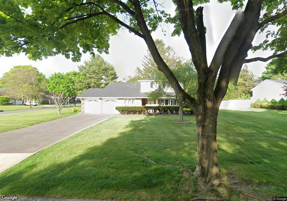 7 Feather Ln, ComMacK, NY 11725 - photo 1