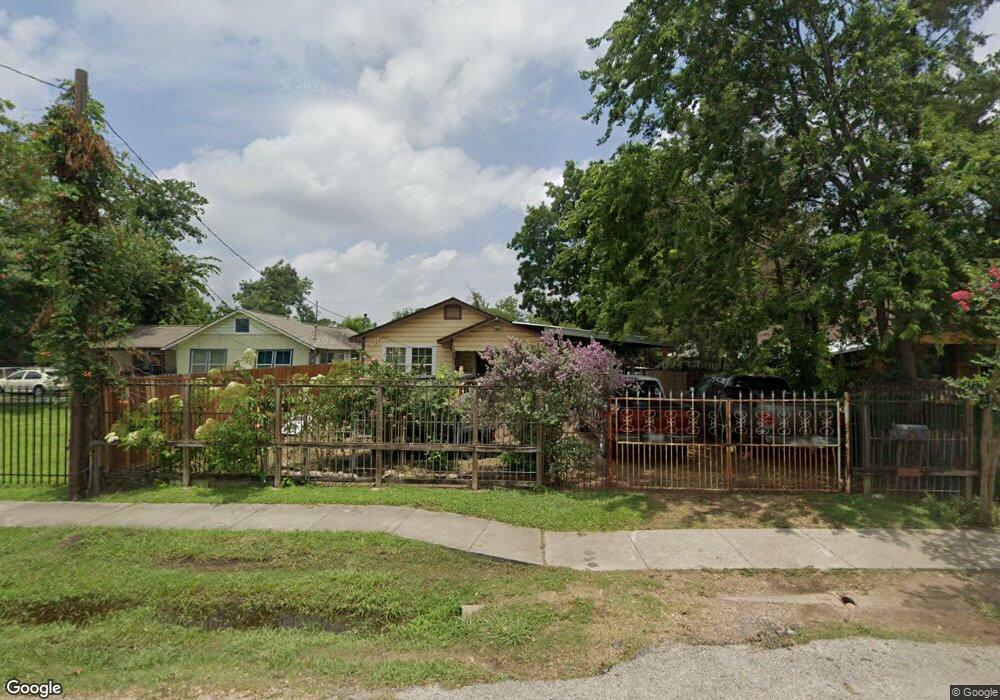 215 Van Molan St, Houston, TX 77022 - photo 1