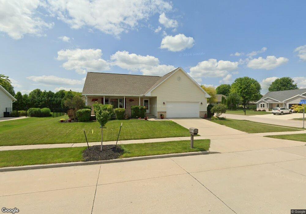 852 River Bluff Dr, Manitowoc, WI 54220 - photo 1