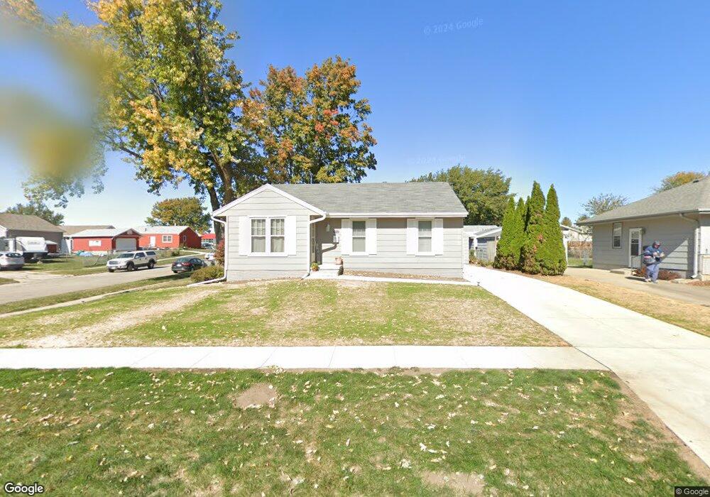 2106 N 4th Ave E, Newton, IA 50208 - photo 1