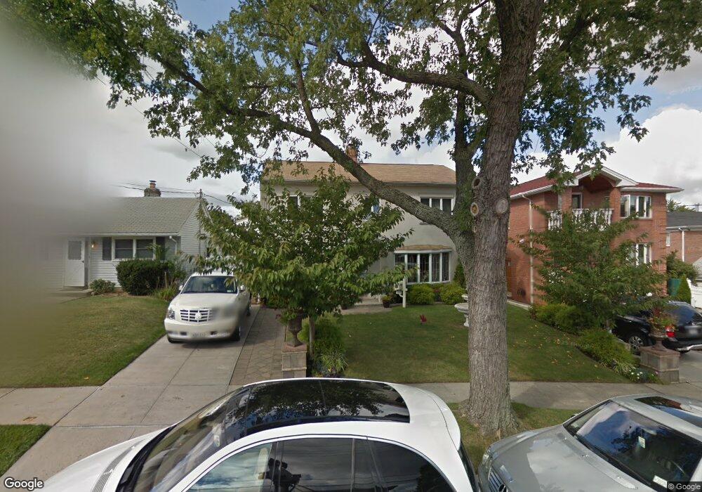 5818 256th St, Little Neck, NY 11362 - photo 1