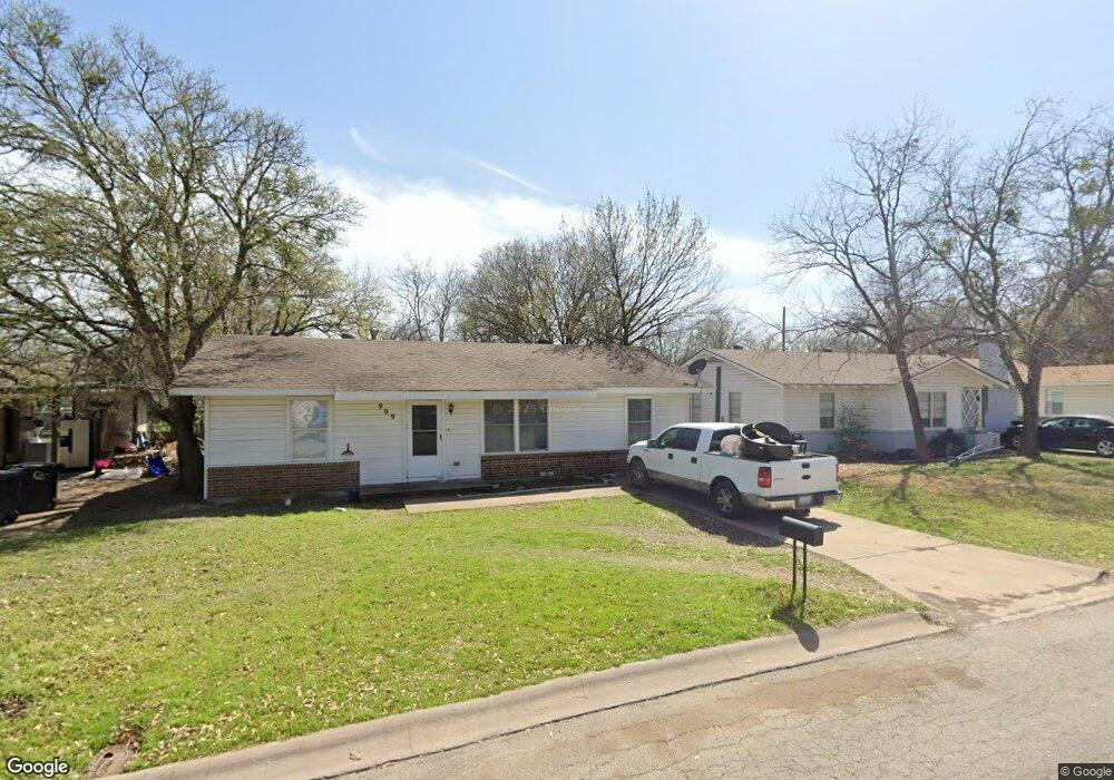 909 Euclid St, Cleburne, TX 76033 - photo 1