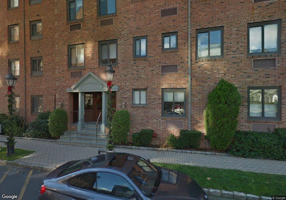 11 Lafayette Ct unit 3A, Greenwich, CT 06830 - photo 1