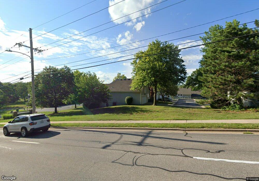 5854 Park Cir, Shawnee, KS 66216 - photo 1