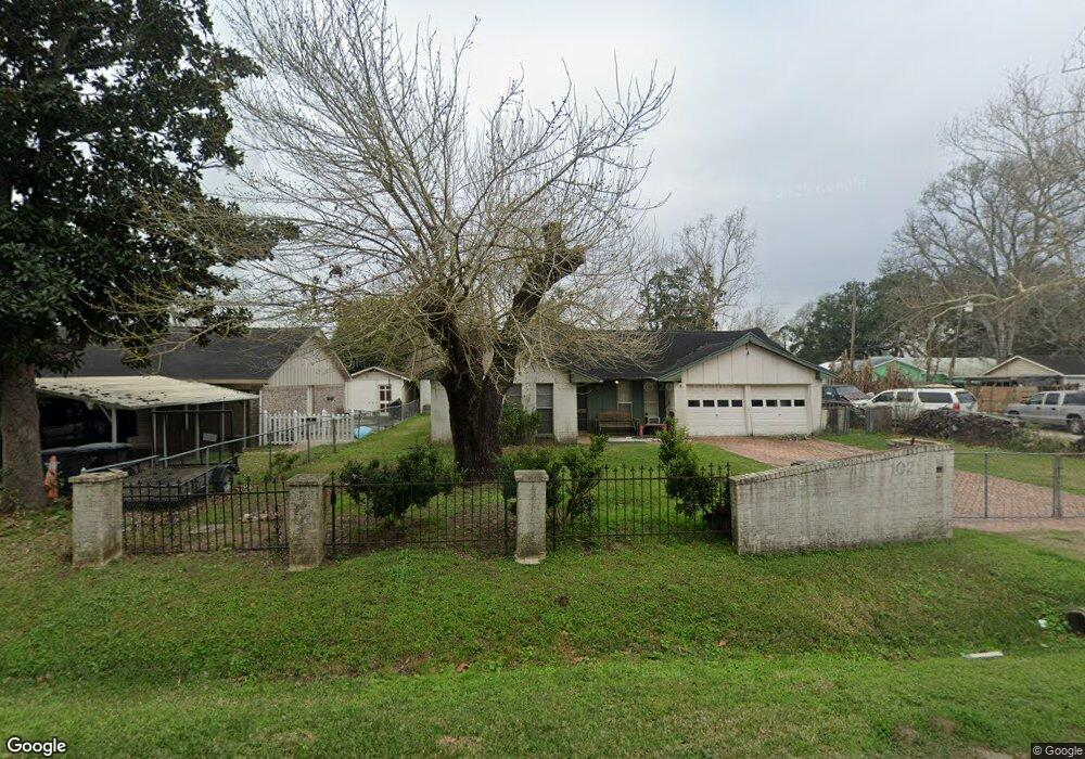 1021 W Sidnor St, Alvin, TX 77511 - photo 1