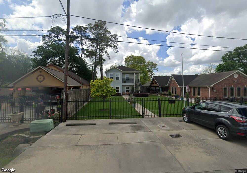 1210 Charnwood St unit B, Houston, TX 77022 - photo 1