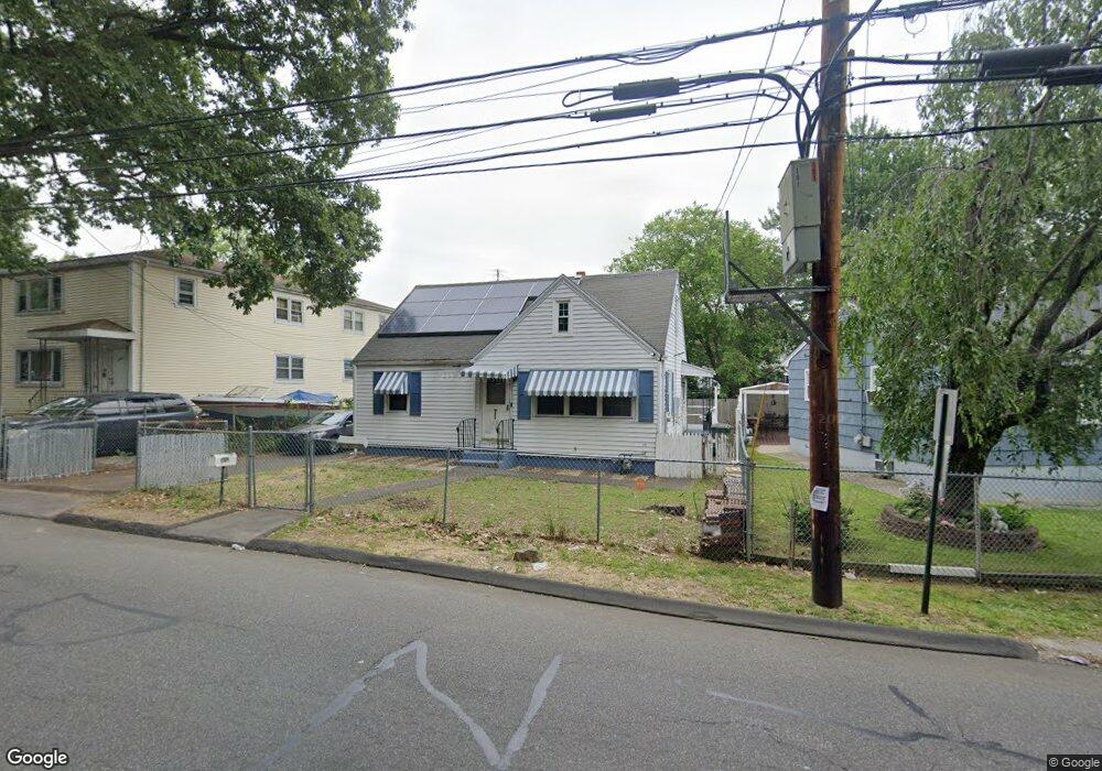 424 Chopsey Hill Rd, Bridgeport, CT 06606 - photo 1