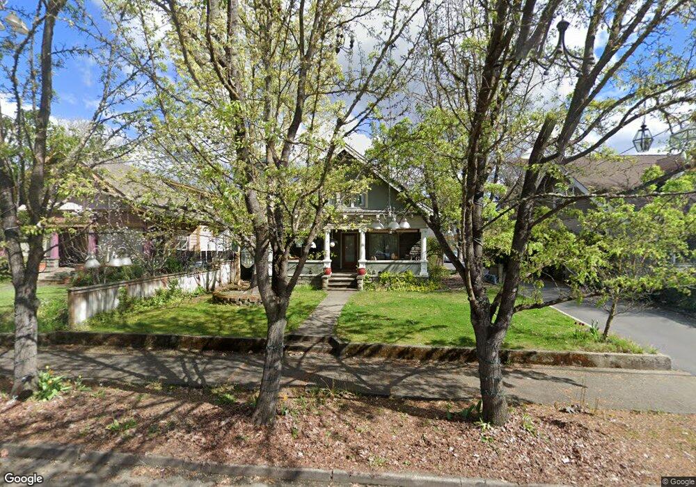 717 NW 4th St, Grants Pass, OR 97526 - photo 1