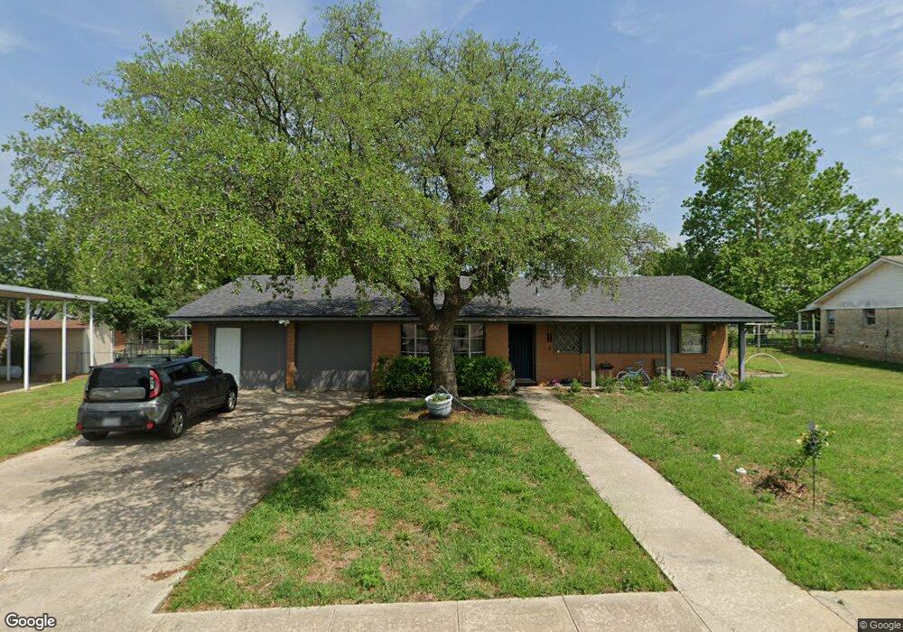 1103 E University Dr, Gainesville, TX 76240 - photo 1