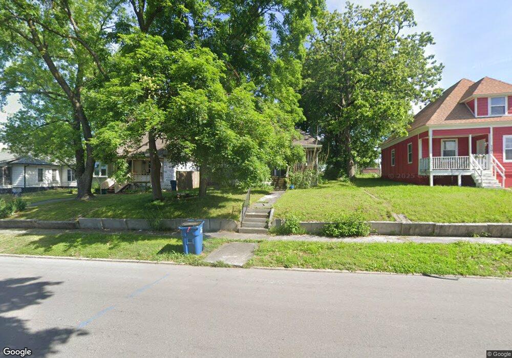 1105 Oak St, Carthage, MO 64836 - photo 1