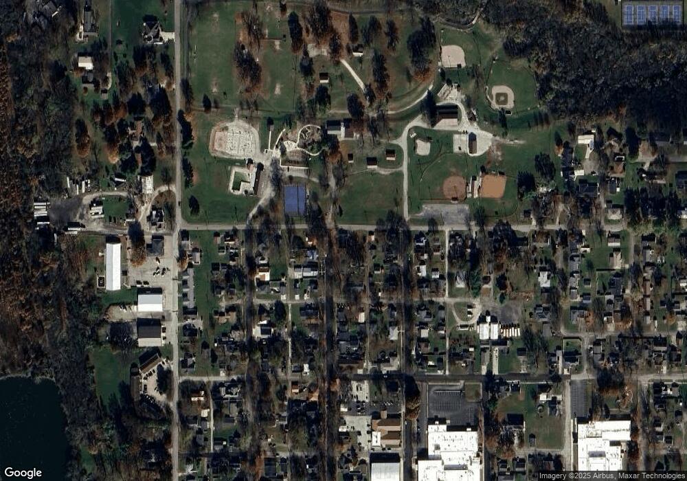 1322 4th St, Covington, IN 47932 - photo 1