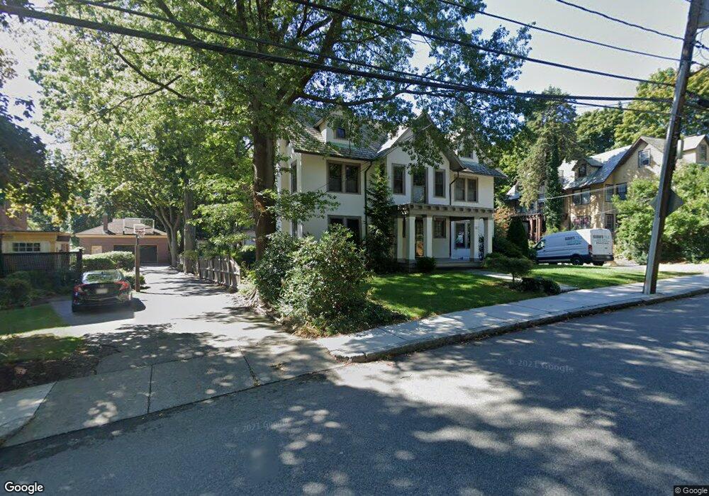 164 Tappan St unit top floor, Brookline, MA 02445 - photo 1