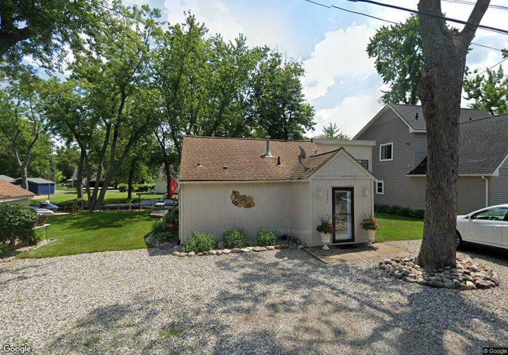 2051 Rosedale Dr, West Bloomfield, MI 48324 - photo 1