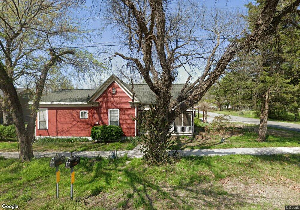 502 W Grand St, Whitewright, TX 75491 - photo 1