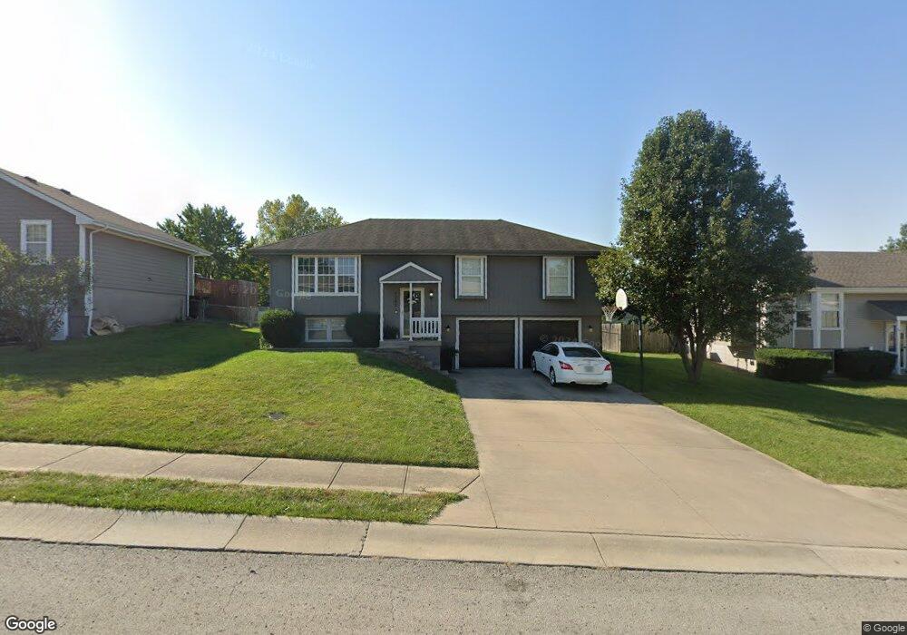 1707 Roberta Dr, Raymore, MO 64083 - photo 1