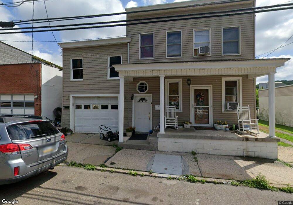 39 S 3rd St, Saint Clair, PA 17970 - photo 1