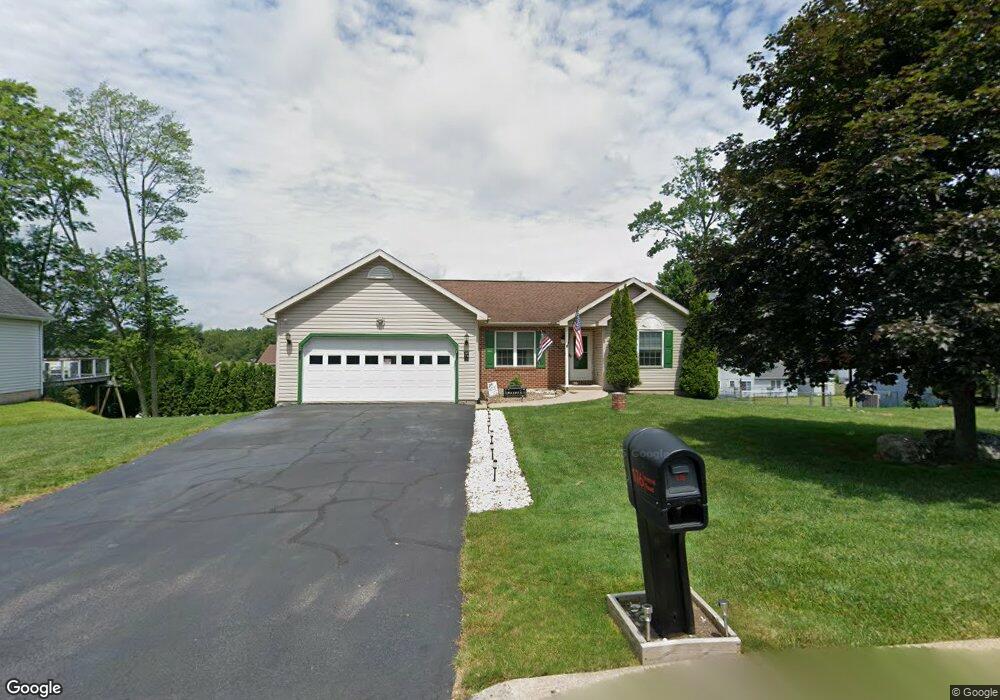176 Kestrel Rd, Mountain Top, PA 18707 - photo 1