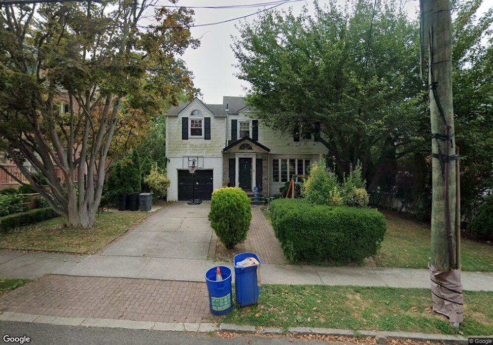186-16 Aberdeen Rd, Jamaica Estates, NY 11432 - photo 1
