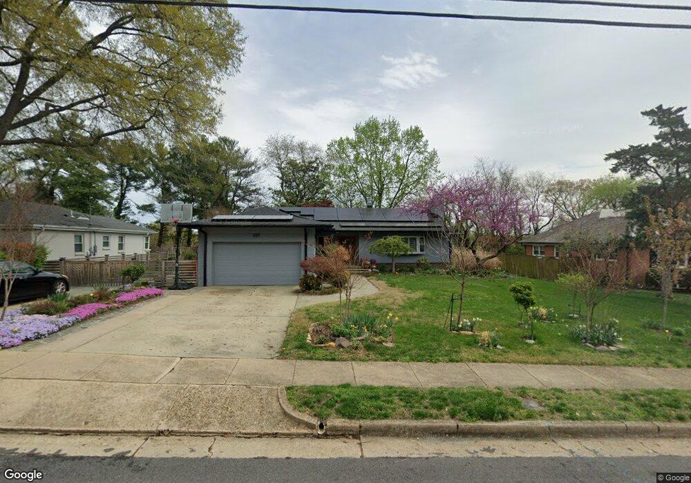 127 Longview Dr, Alexandria, VA 22314 - photo 1