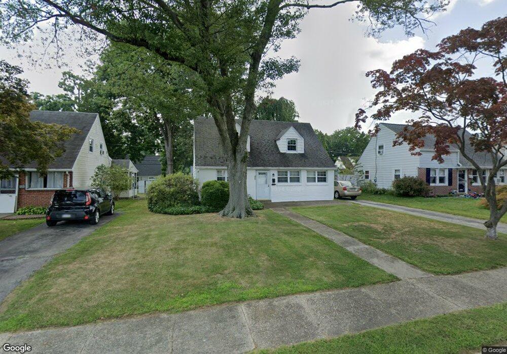 825 Bobwhite Ln, Secane, PA 19018 - photo 1