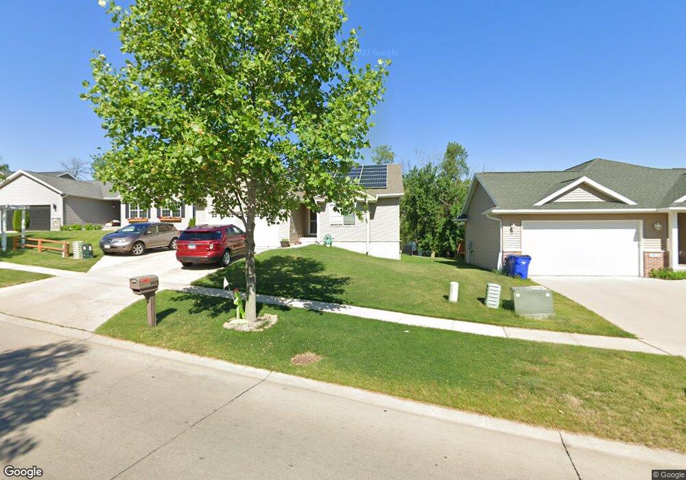 2020 29th St NW, Cedar Rapids, IA 52405 - photo 1