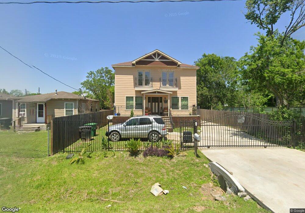 788 W Rittenhouse Rd, Houston, TX 77091 - photo 1
