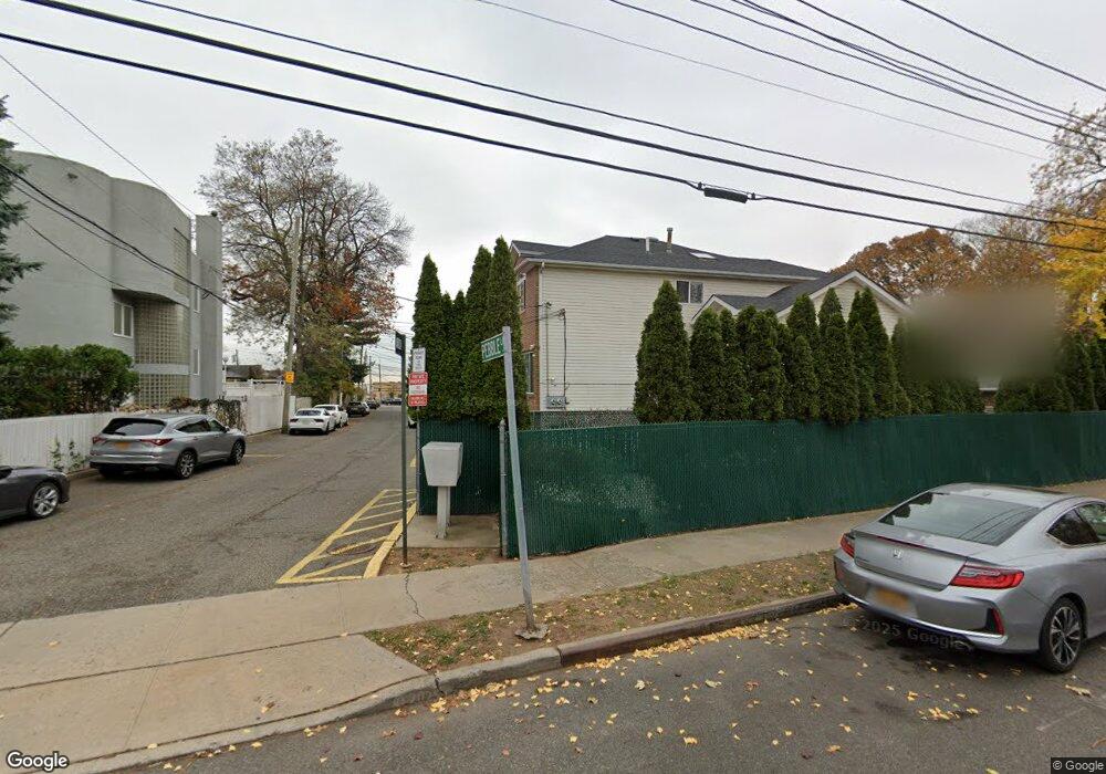 12 Pebble Ln unit 2, Staten Island, NY 10305 - photo 1