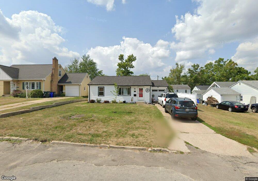 1111 Forest Dr SE, Cedar Rapids, IA 52403 - photo 1