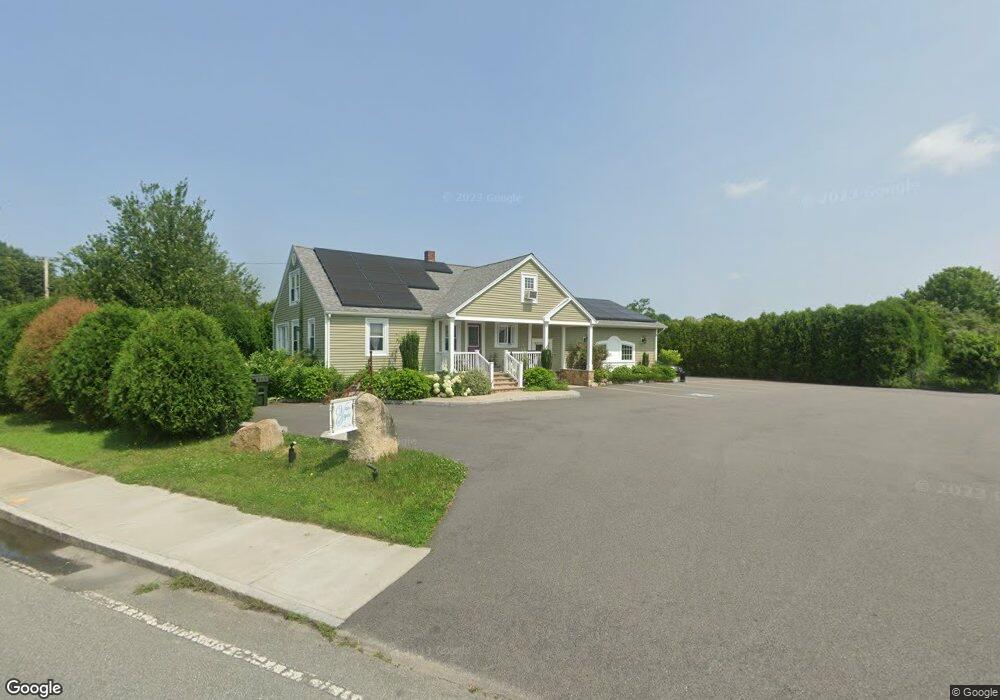 215 Russells Mills Rd, South Dartmouth, MA 02748 - photo 1