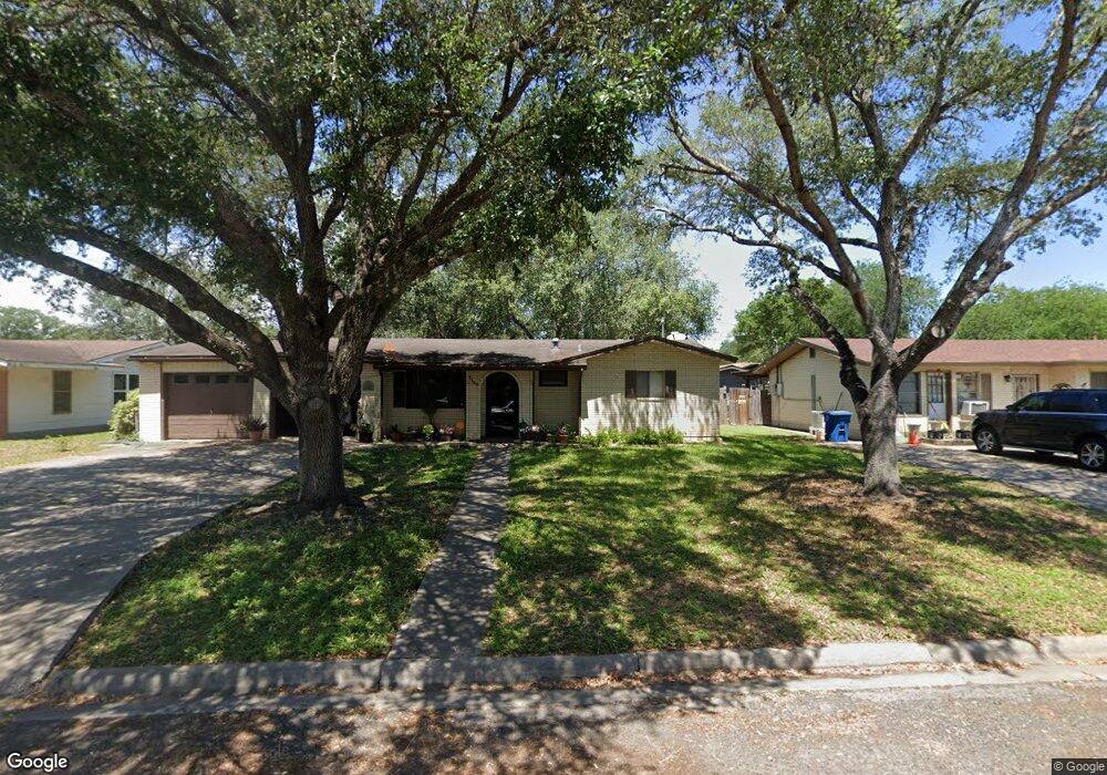 1105 E Widhelm St, Beeville, TX 78102 - photo 1