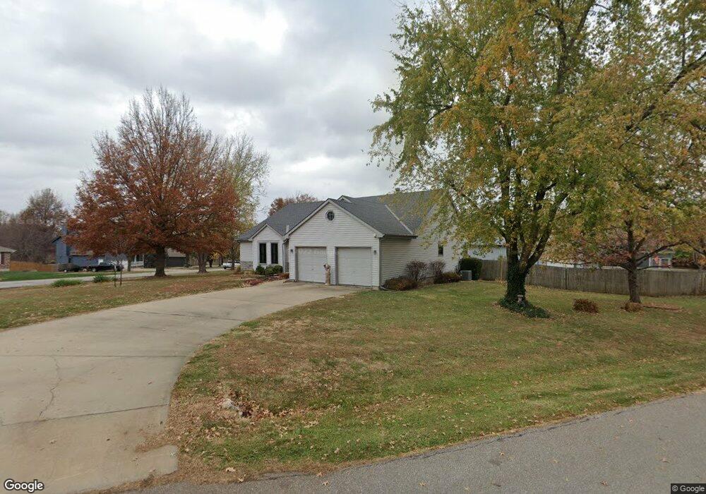 5685 Meadow View Dr, Shawnee, KS 66226 - photo 1