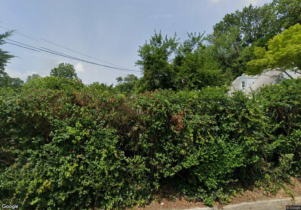 131 Steamboat Rd, Great Neck, NY 11024 - photo 1