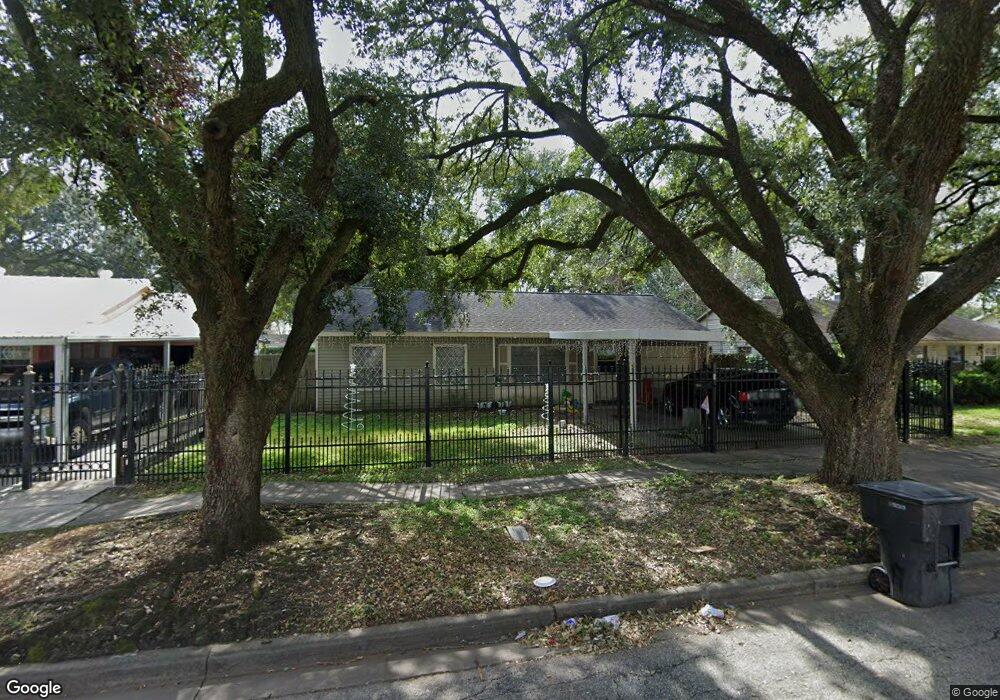 7522 Hereford St, Houston, TX 77087 - photo 1
