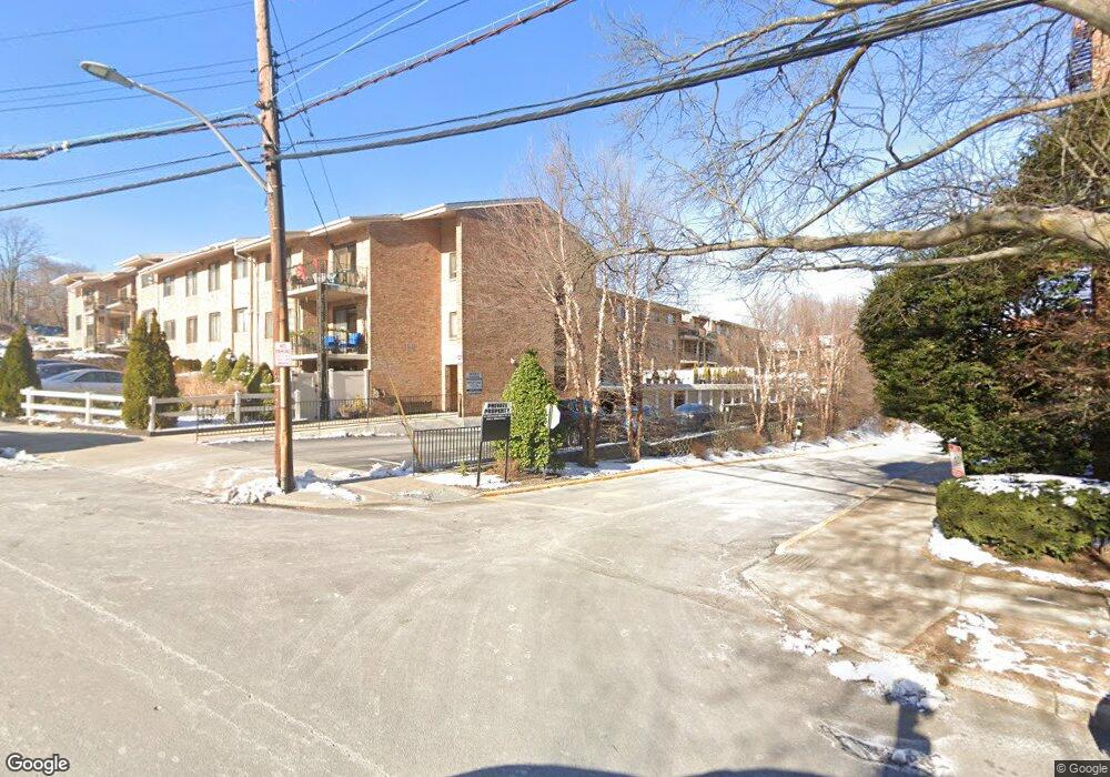 90 Gateway Rd unit 181-S, Yonkers, NY 10703 - photo 1