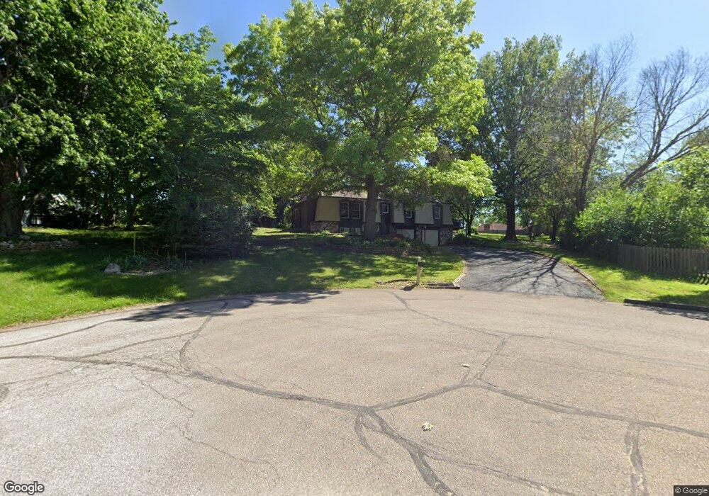 3915 SW Aylesbury Ct, Topeka, KS 66610 - photo 1